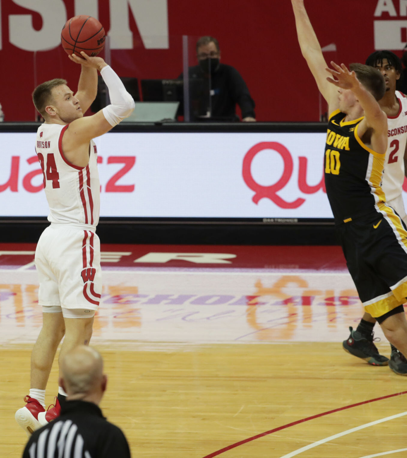 Iowa 77, UW 62